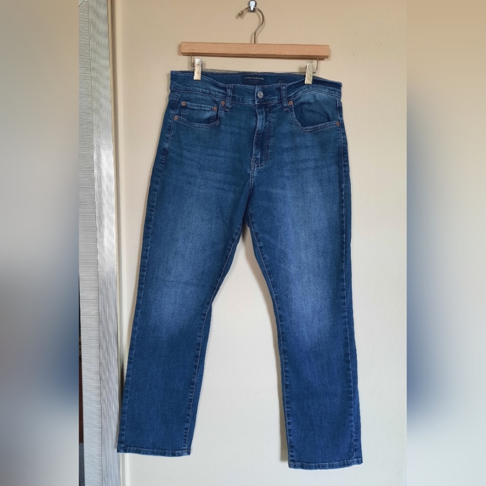 Lucky Brand Blue 410 Athletic Straight Fit Jeans Timeless Style Casual